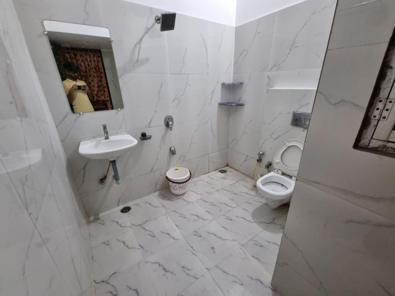 Leela Homestay Jabalpur - Lily - 2 Bhk Luxury Appartment Zewnętrze zdjęcie