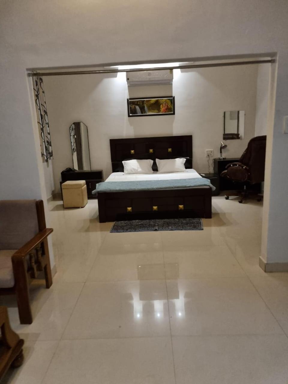 Leela Homestay Jabalpur - Lily - 2 Bhk Luxury Appartment Zewnętrze zdjęcie