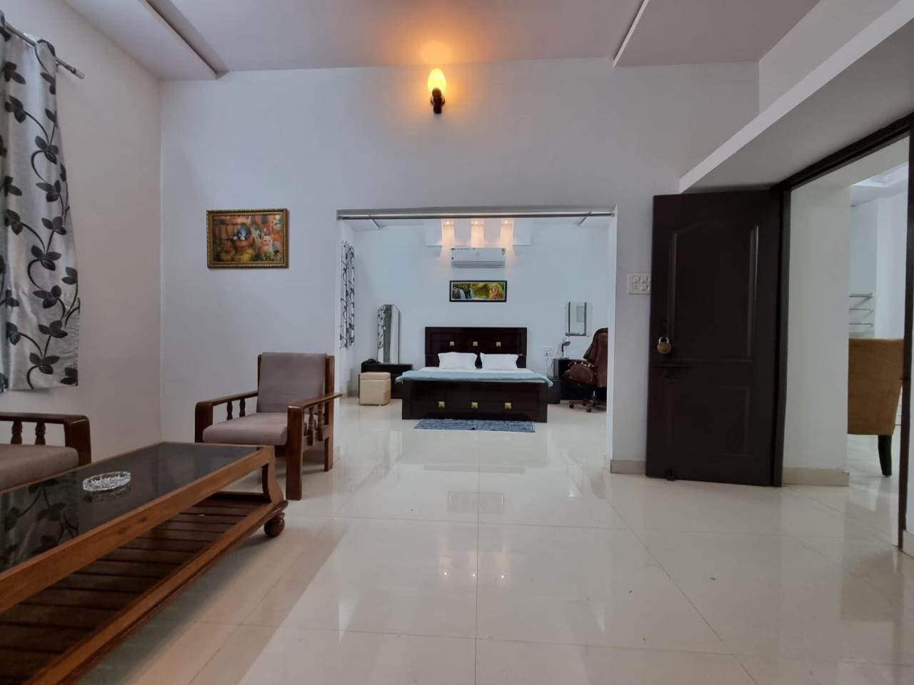 Leela Homestay Jabalpur - Lily - 2 Bhk Luxury Appartment Zewnętrze zdjęcie