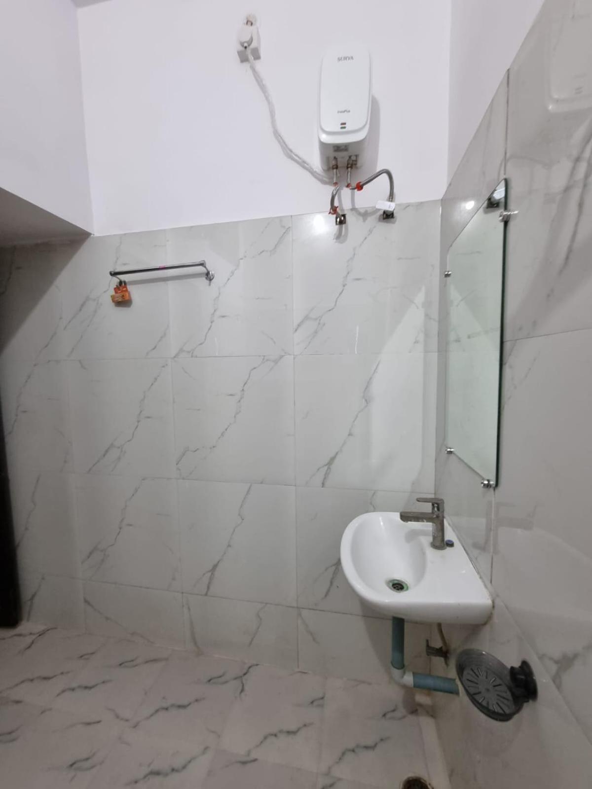 Leela Homestay Jabalpur - Lily - 2 Bhk Luxury Appartment Zewnętrze zdjęcie