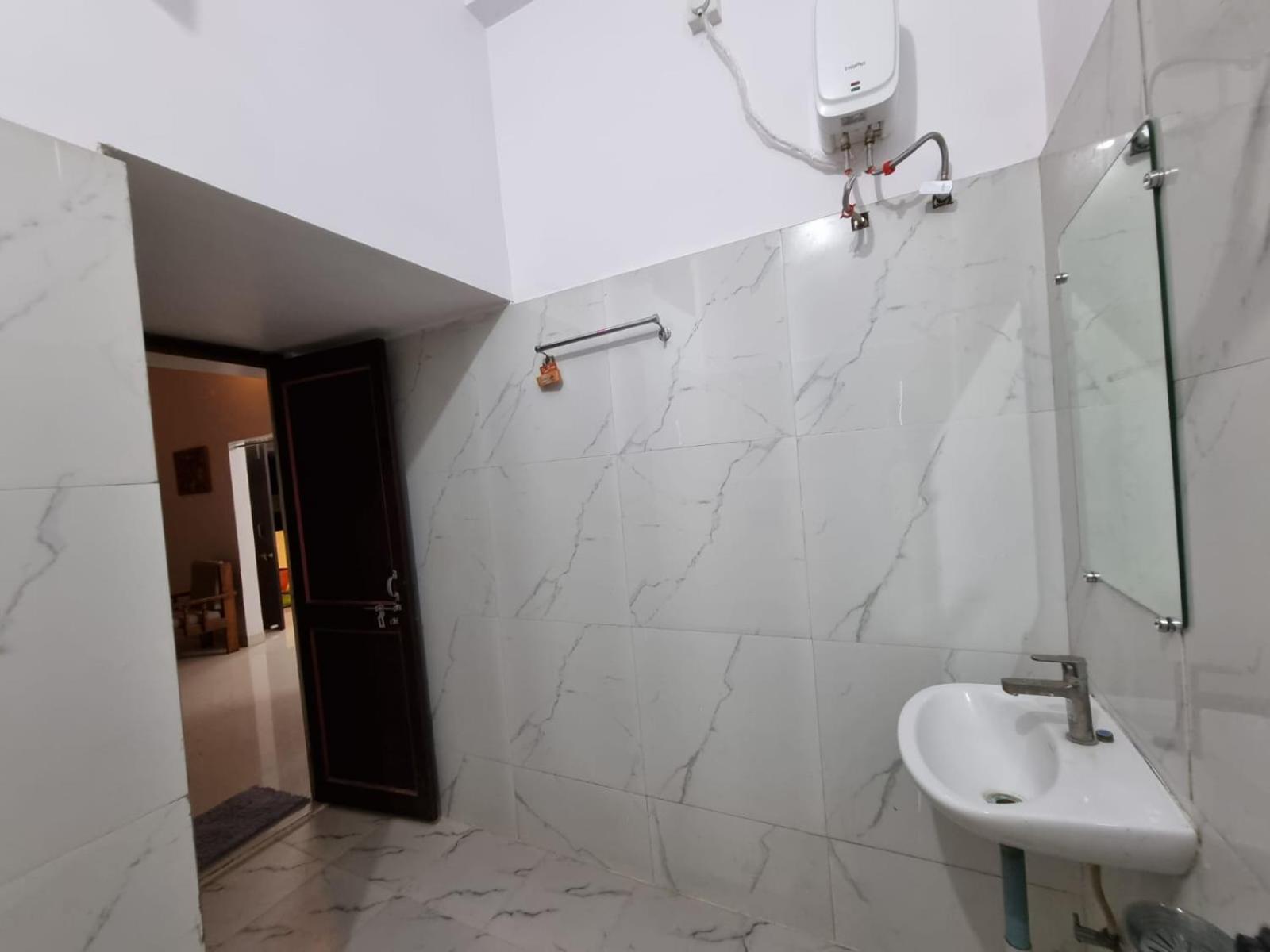 Leela Homestay Jabalpur - Lily - 2 Bhk Luxury Appartment Zewnętrze zdjęcie